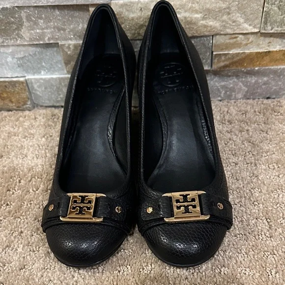 Tory Burch Natalya Pebbled Leather Black Pumps Wedges Size 5.5 - Picture 1 of 7